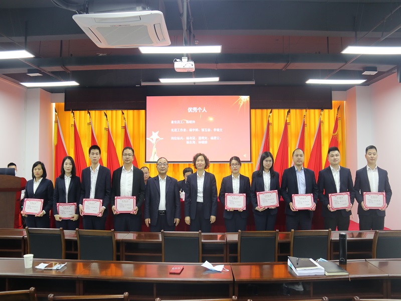 1643447536677320.jpg 优秀个人颁奖图片.jpg