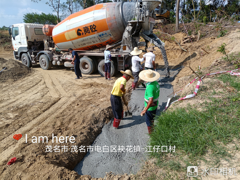 1660098147116078.jpg 田间道路浇筑混凝土.jpg
