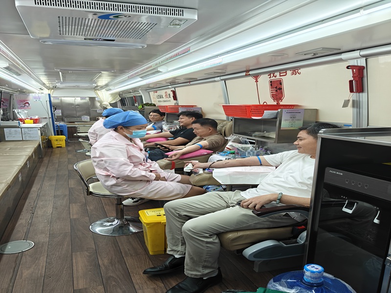 1751624684981253.jpg 献血现场.jpg