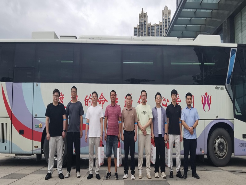 1751624694146351.jpg 献血人员合影.jpg